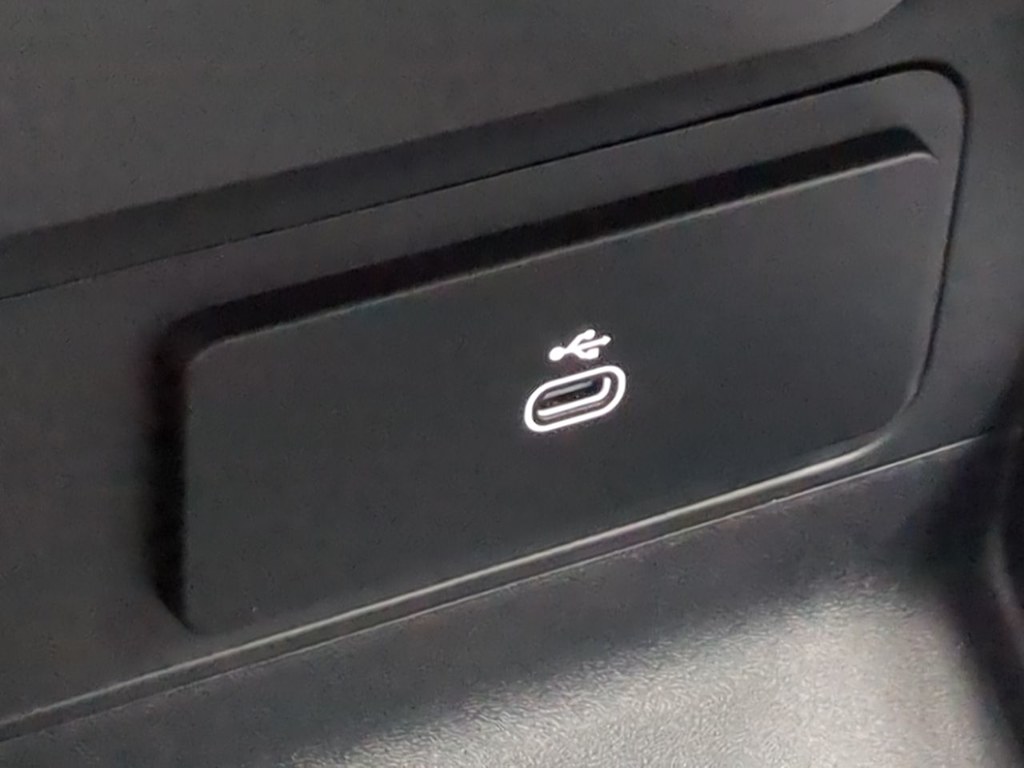 Thumbnail: 2025 Land Rover Defender - 33