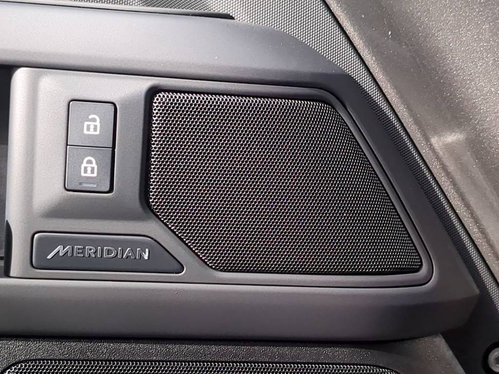 Thumbnail: 2025 Land Rover Defender - 32