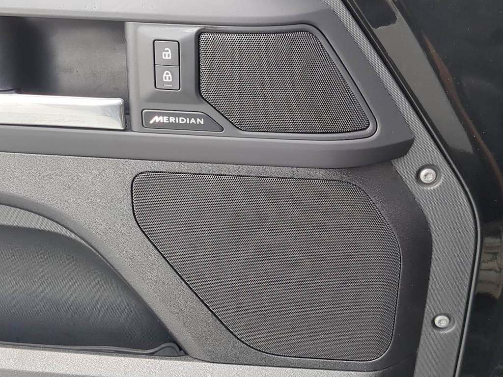 Thumbnail: 2025 Land Rover Defender - 36