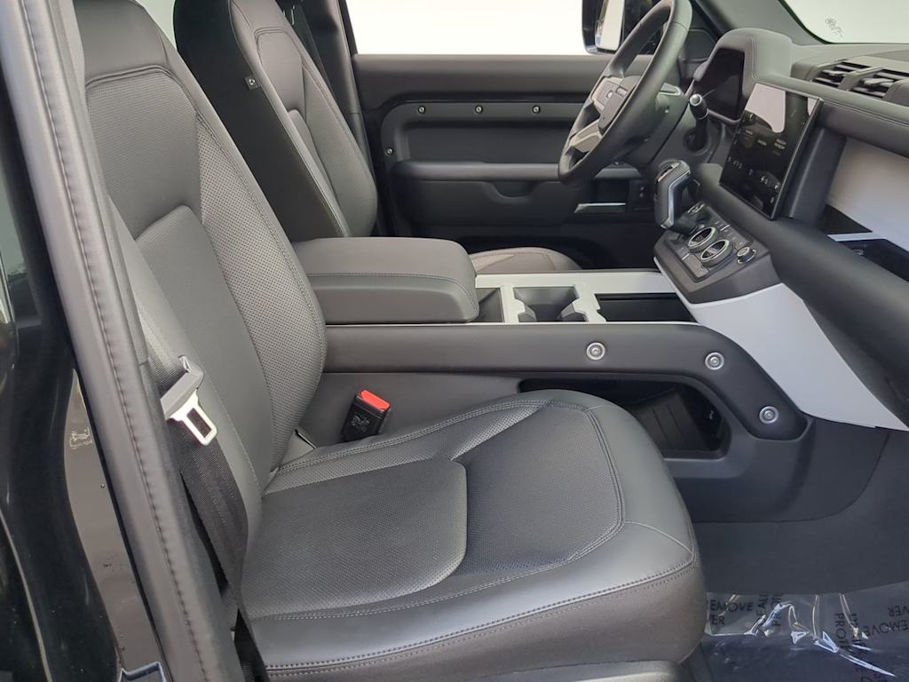 Thumbnail: 2025 Land Rover Defender - 9