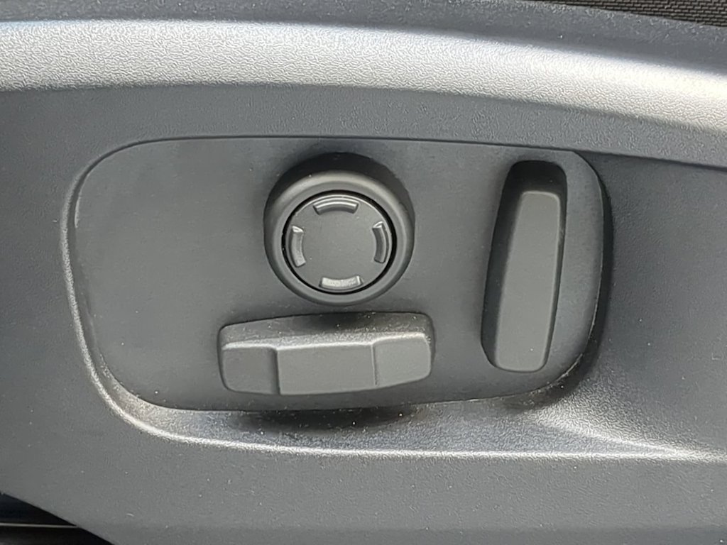 Thumbnail: 2025 Land Rover Defender - 26