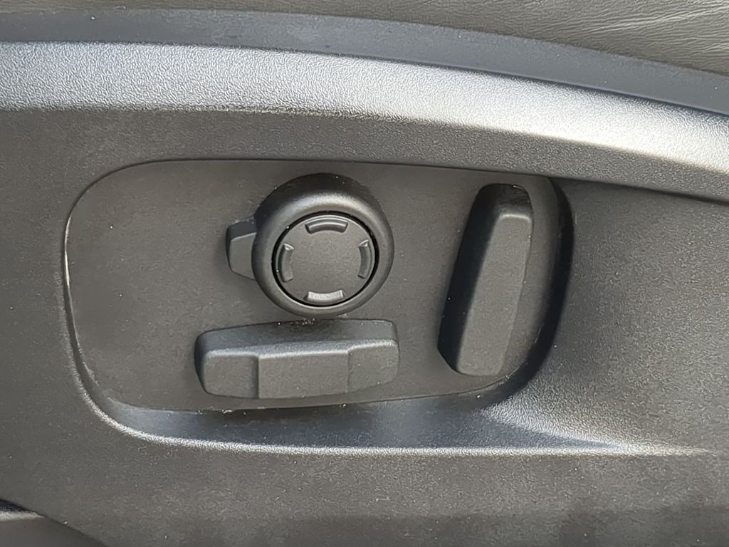 Thumbnail: 2024 Land Rover Defender - 26