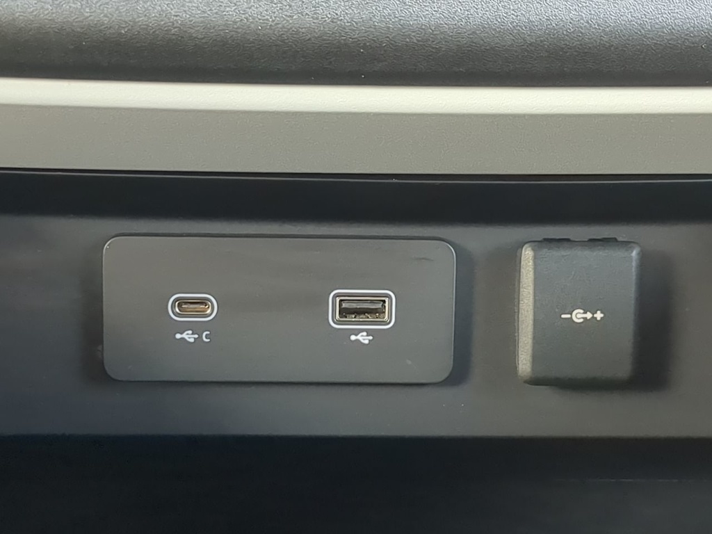 Thumbnail: 2024 Land Rover Defender - 36