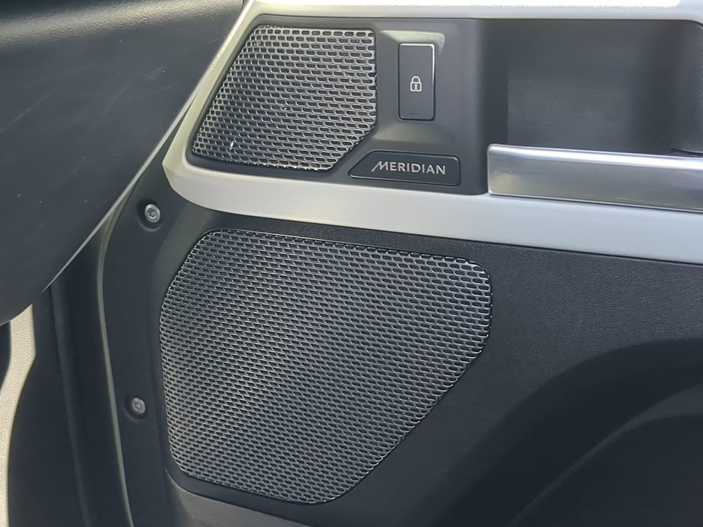 Thumbnail: 2023 Land Rover Defender - 37