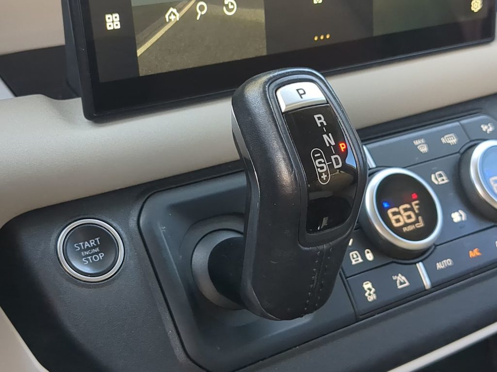 Thumbnail: 2022 Land Rover Defender - 38