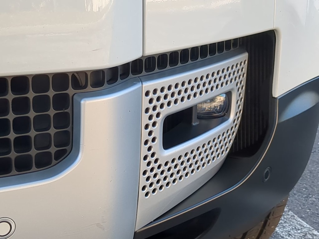 Thumbnail: 2022 Land Rover Defender - 24