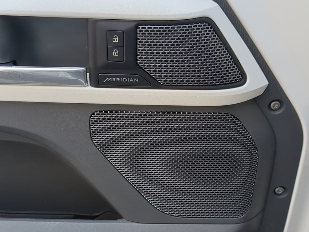 Thumbnail: 2022 Land Rover Defender - 36