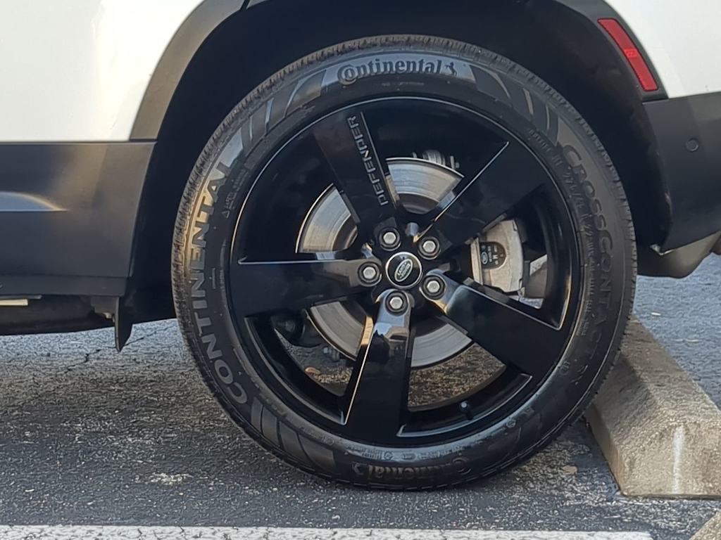 Thumbnail: 2022 Land Rover Defender - 6