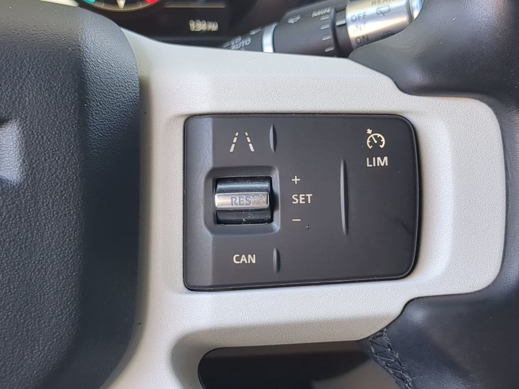 Thumbnail: 2022 Land Rover Defender - 32