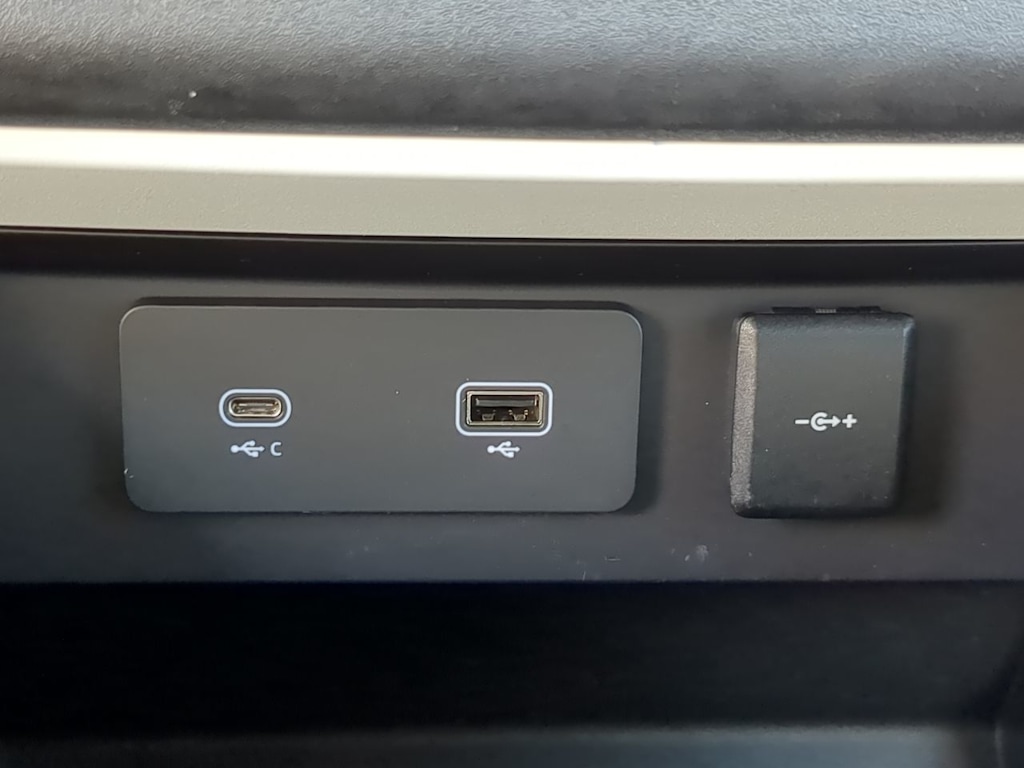 Thumbnail: 2022 Land Rover Defender - 37