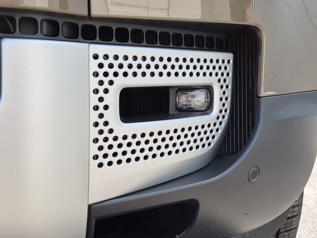 Thumbnail: 2025 Land Rover Defender - 17