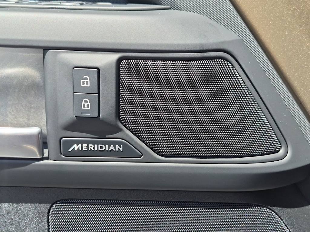 Thumbnail: 2025 Land Rover Defender - 34