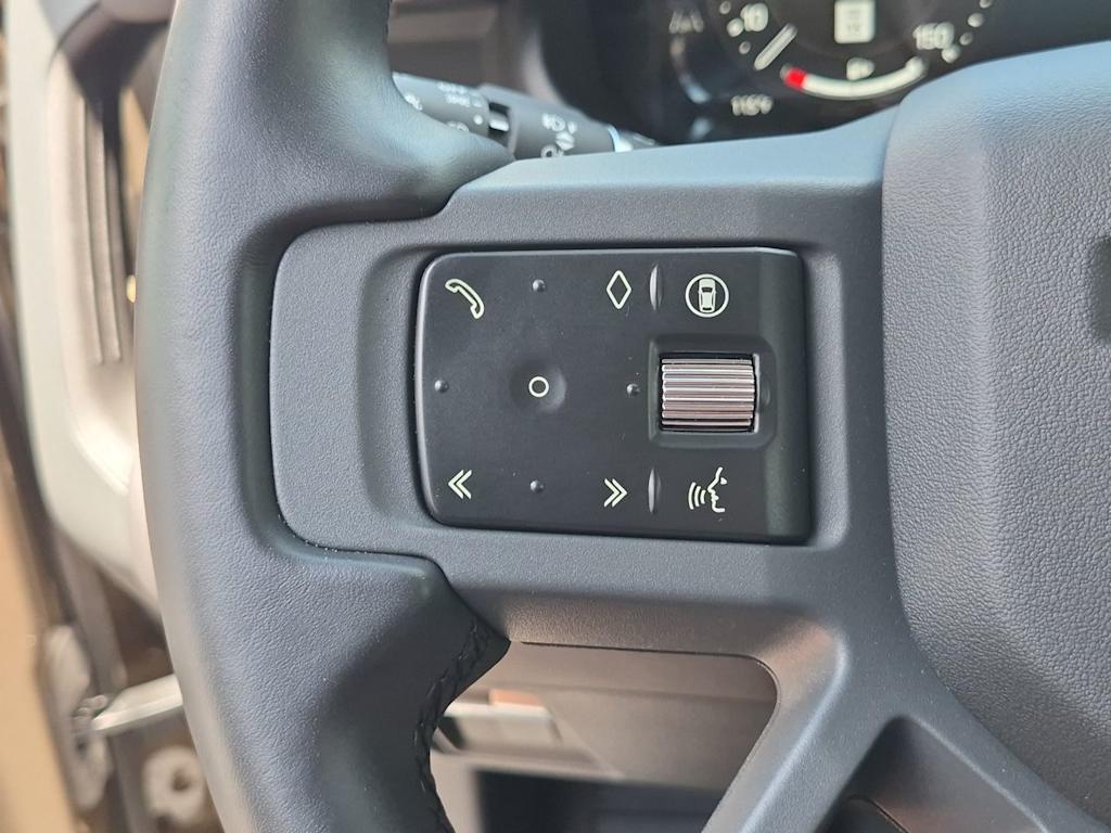 Thumbnail: 2025 Land Rover Defender - 28