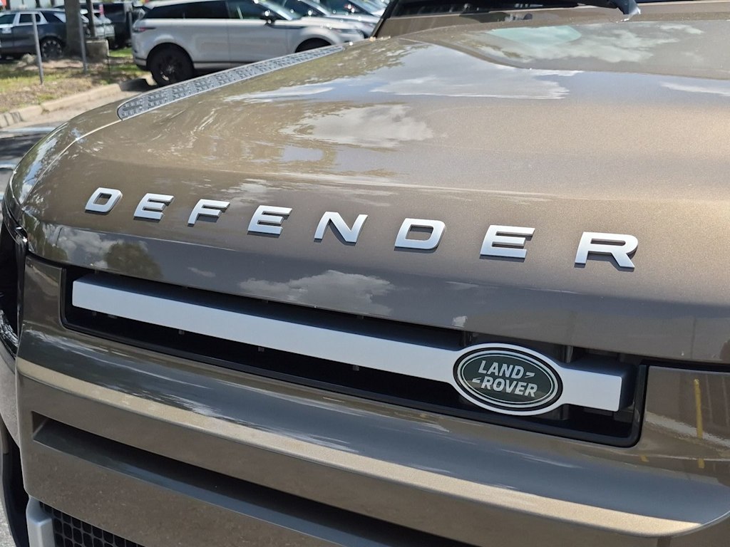 Thumbnail: 2025 Land Rover Defender - 5
