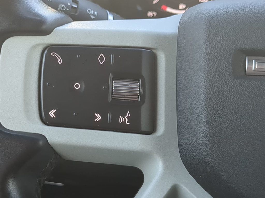 Thumbnail: 2023 Land Rover Defender - 28