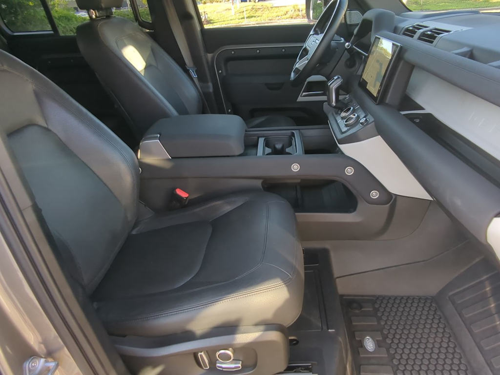 Thumbnail: 2023 Land Rover Defender - 10