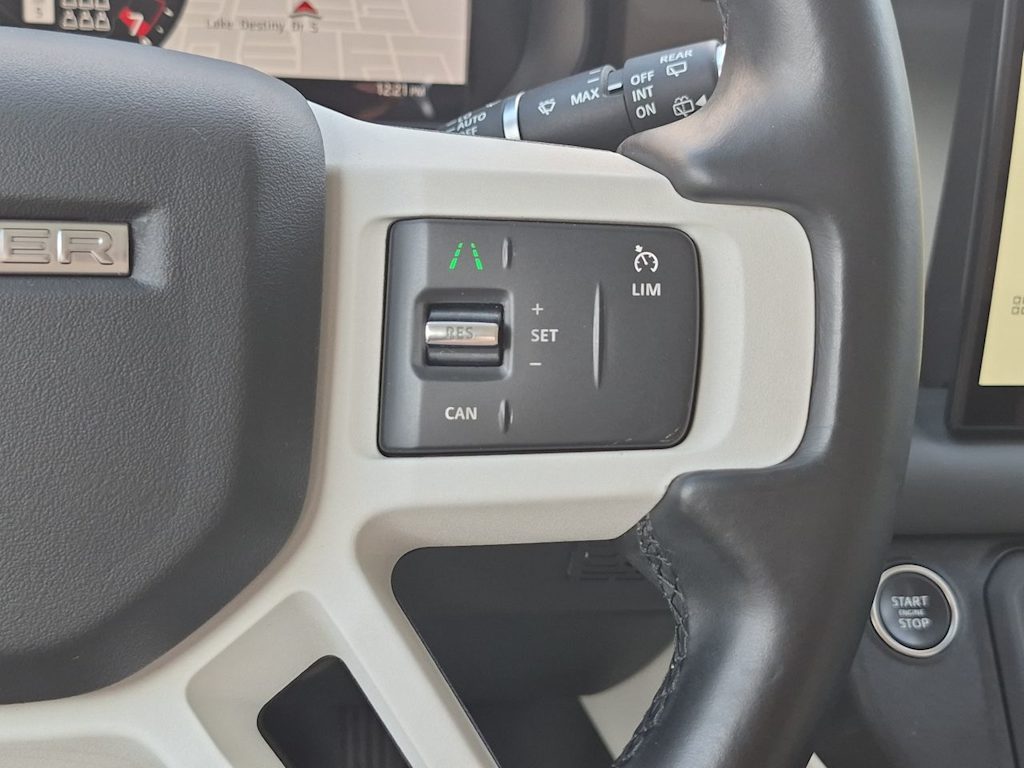 Thumbnail: 2023 Land Rover Defender - 25