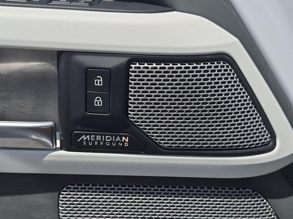 Thumbnail: 2023 Land Rover Defender - 30