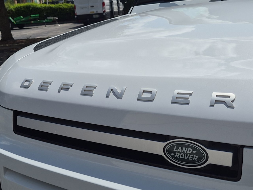 Thumbnail: 2023 Land Rover Defender - 19