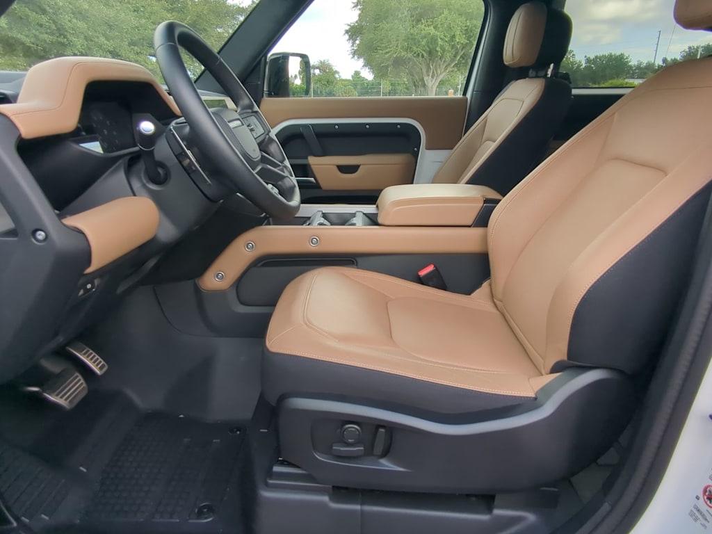 Thumbnail: 2025 Land Rover Defender - 9