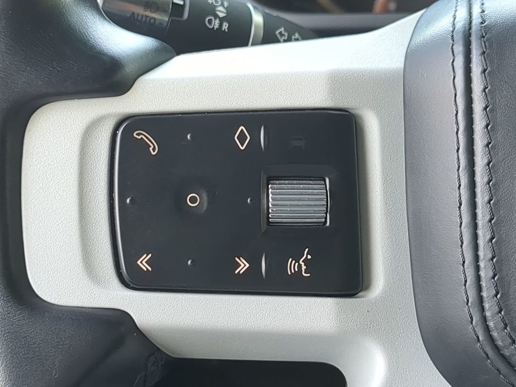 Thumbnail: 2022 Land Rover Defender - 29