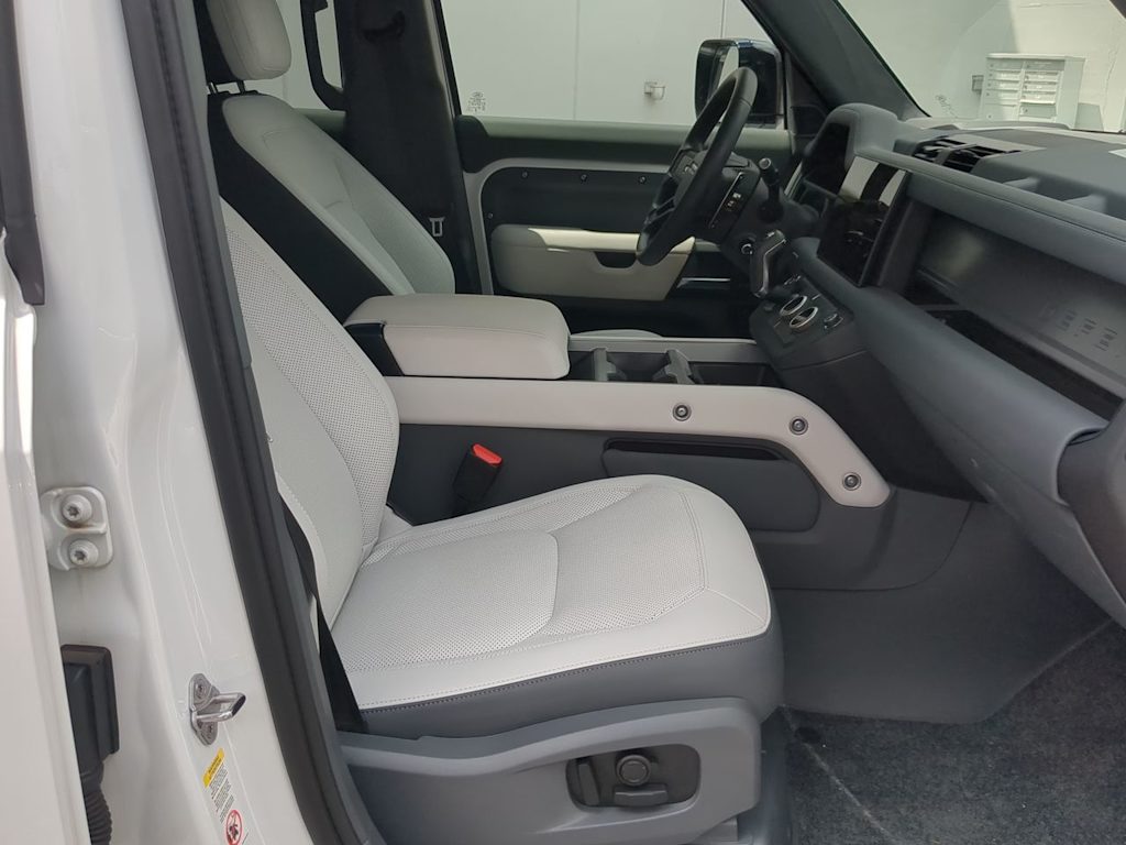 Thumbnail: 2025 Land Rover Defender - 10