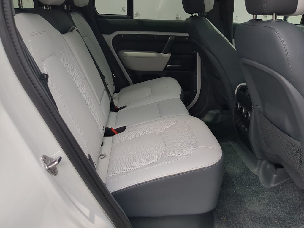 Thumbnail: 2025 Land Rover Defender - 30