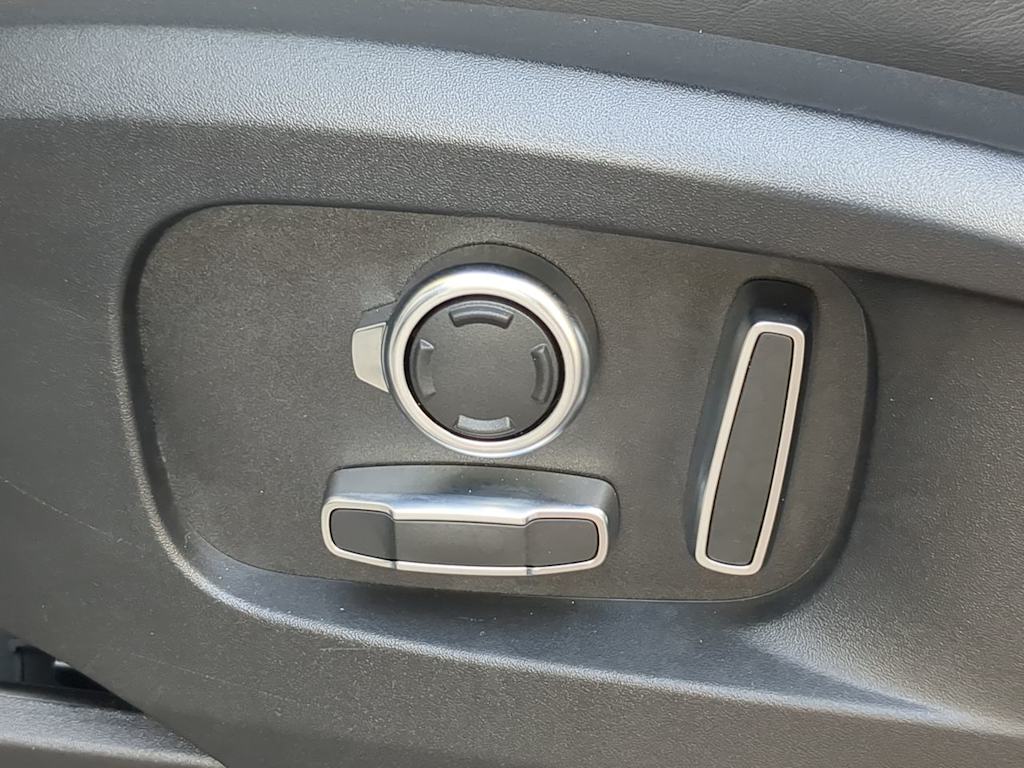 Thumbnail: 2024 Land Rover Defender - 25