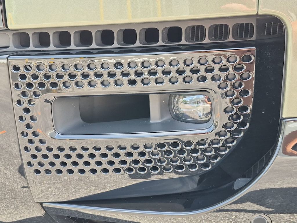 Thumbnail: 2025 Land Rover Defender - 24