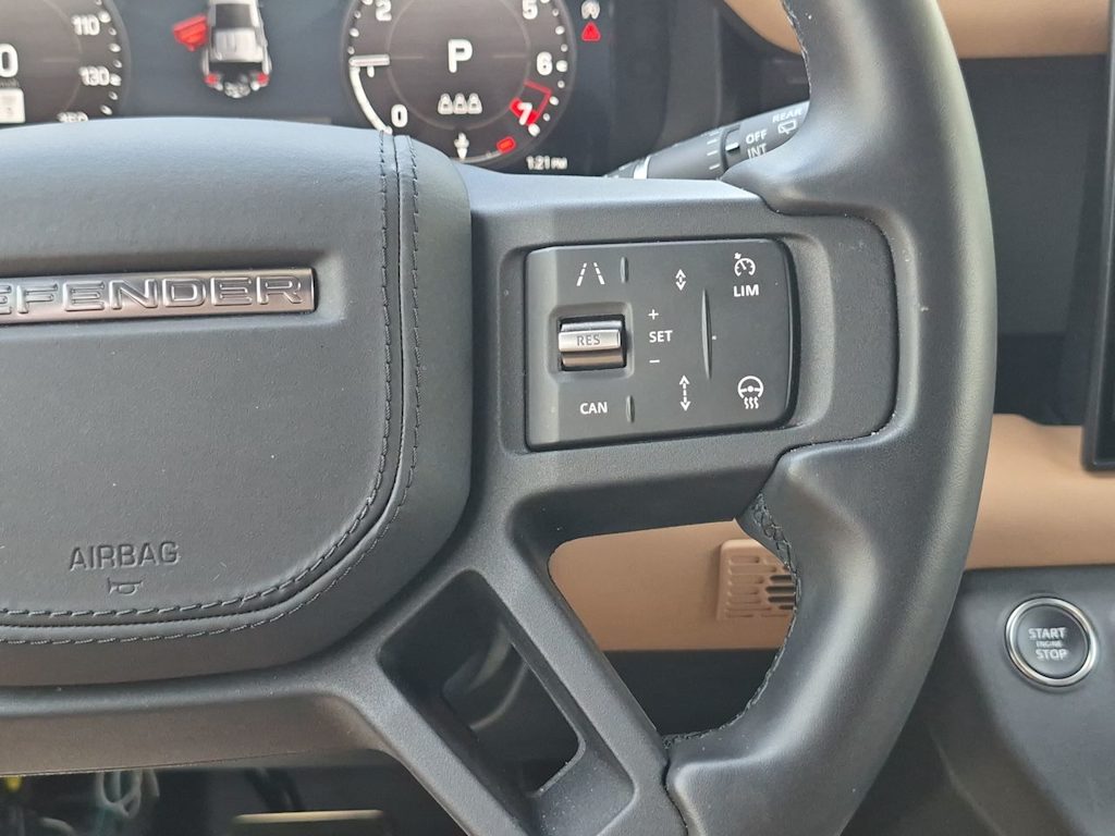 Thumbnail: 2025 Land Rover Defender - 31