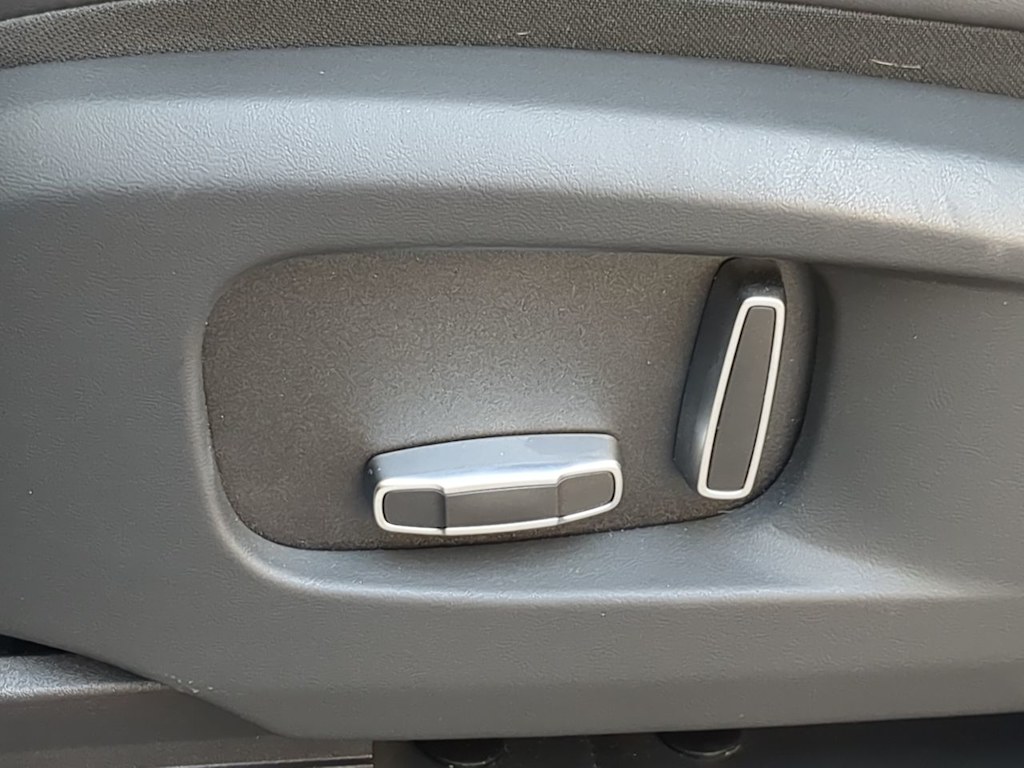 Thumbnail: 2025 Land Rover Defender - 26