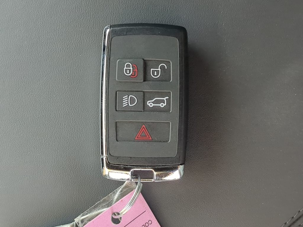 Thumbnail: 2025 Land Rover Defender - 18