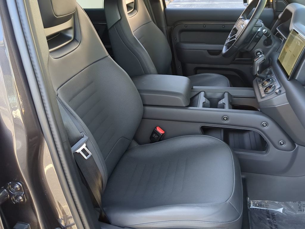 Thumbnail: 2025 Land Rover Defender - 11