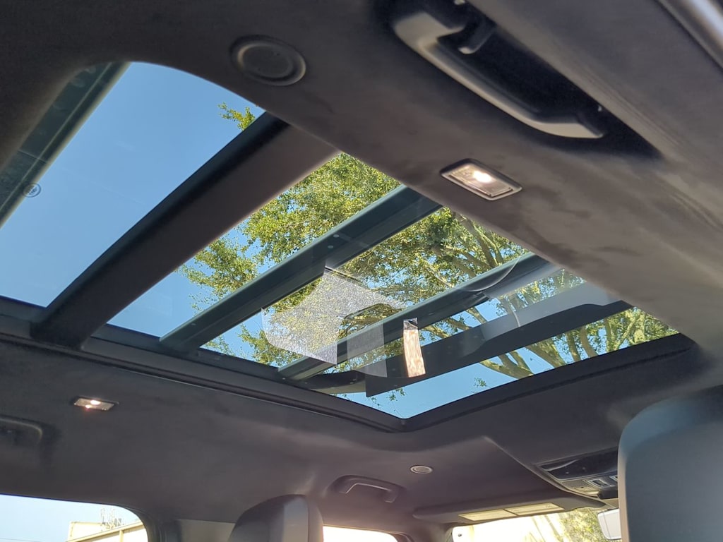 Thumbnail: 2025 Land Rover Defender - 30