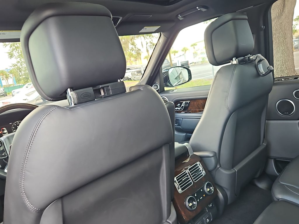 Thumbnail: 2022 Land Rover Range Rover - 11