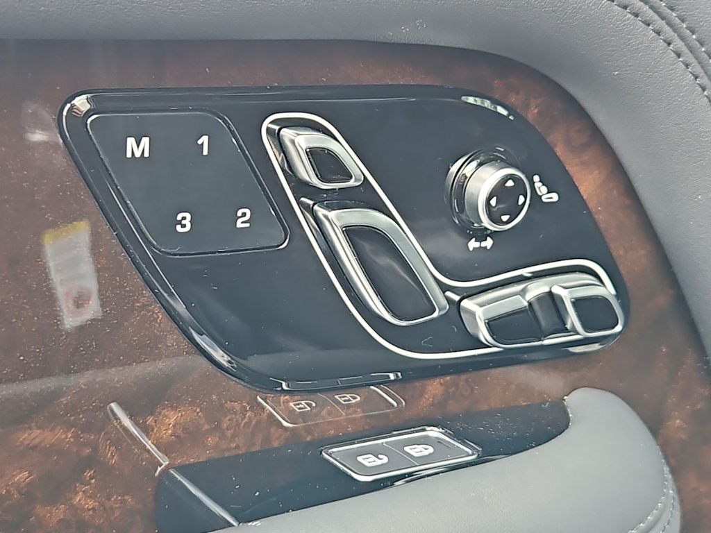 Thumbnail: 2022 Land Rover Range Rover - 29