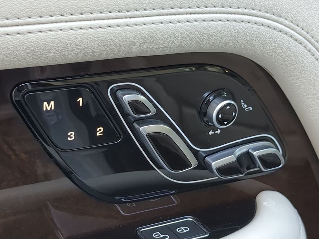 Thumbnail: 2020 Land Rover Range Rover - 25