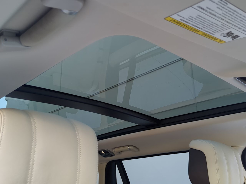 Thumbnail: 2020 Land Rover Range Rover - 27