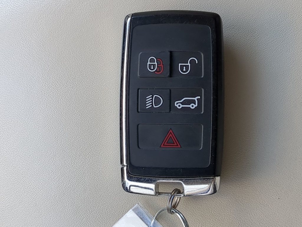 Thumbnail: 2020 Land Rover Range Rover - 18