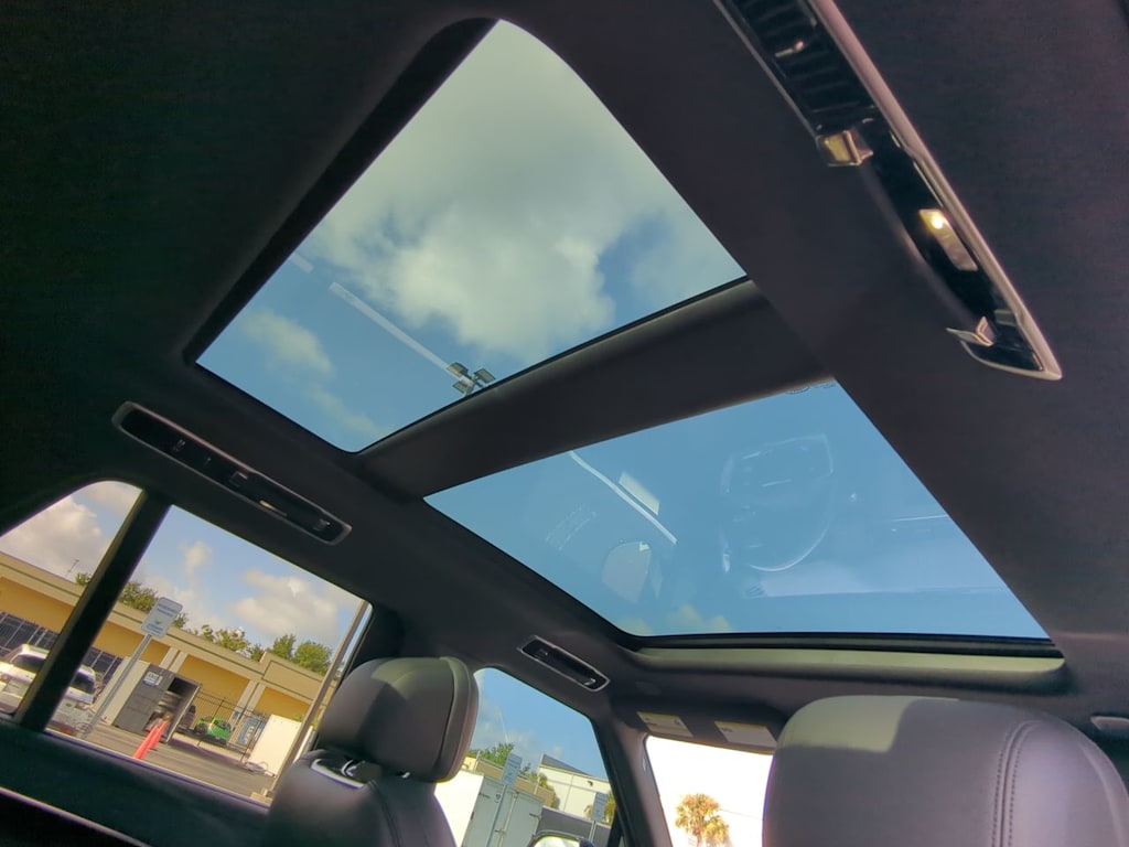 Thumbnail: 2023 Land Rover Range Rover - 30