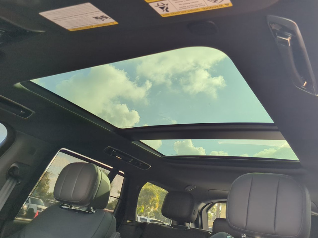 Thumbnail: 2023 Land Rover Range Rover - 27