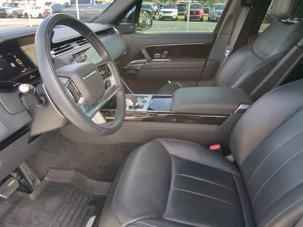 Thumbnail: 2023 Land Rover Range Rover - 10