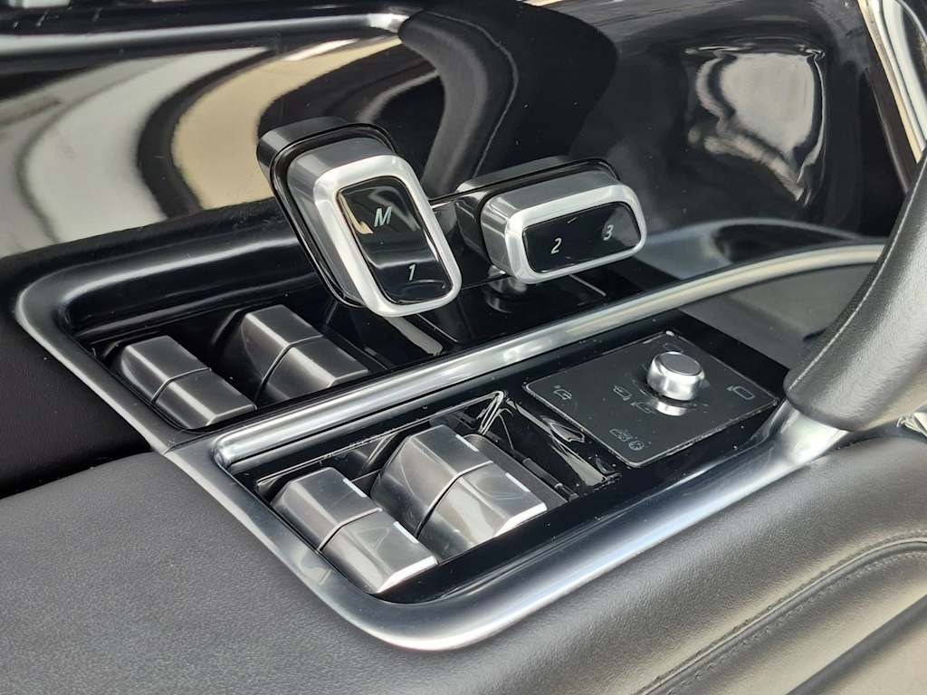 Thumbnail: 2023 Land Rover Range Rover - 27