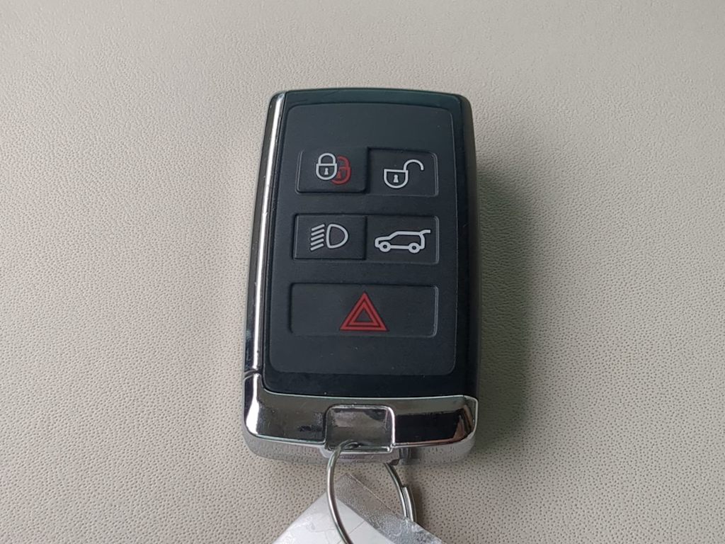 Thumbnail: 2023 Land Rover Range Rover - 17