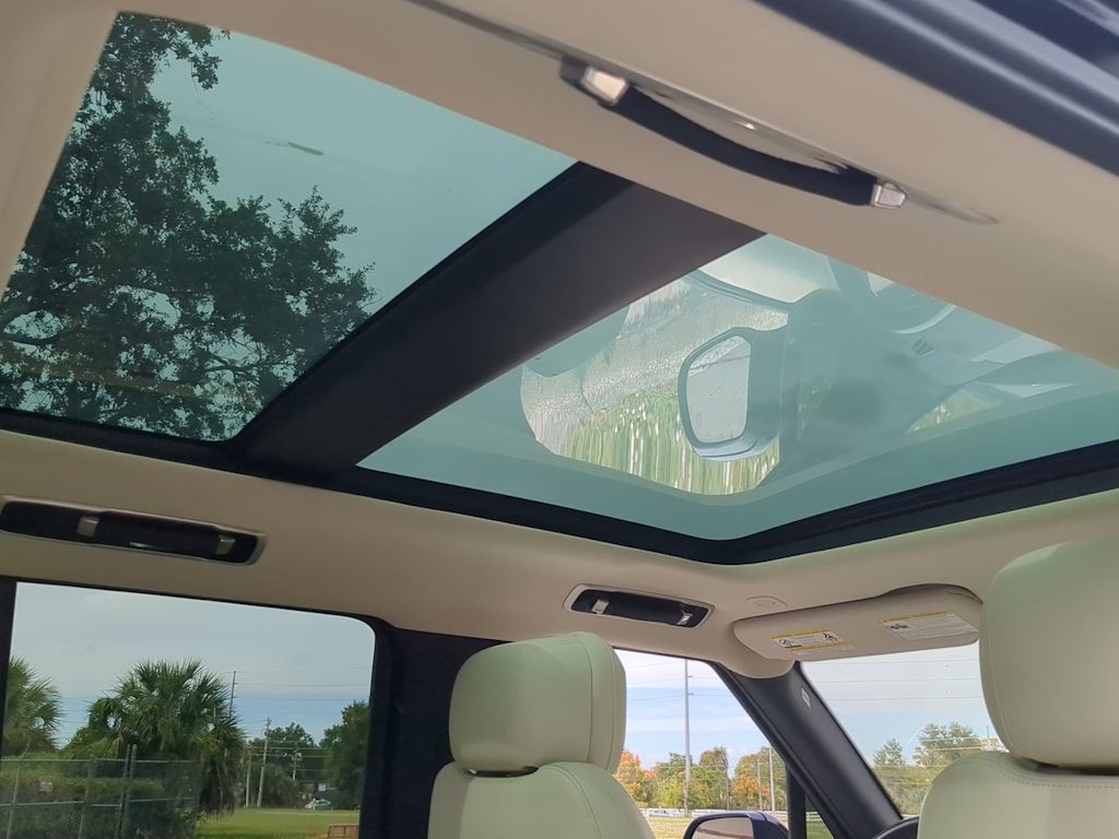 Thumbnail: 2023 Land Rover Range Rover - 29