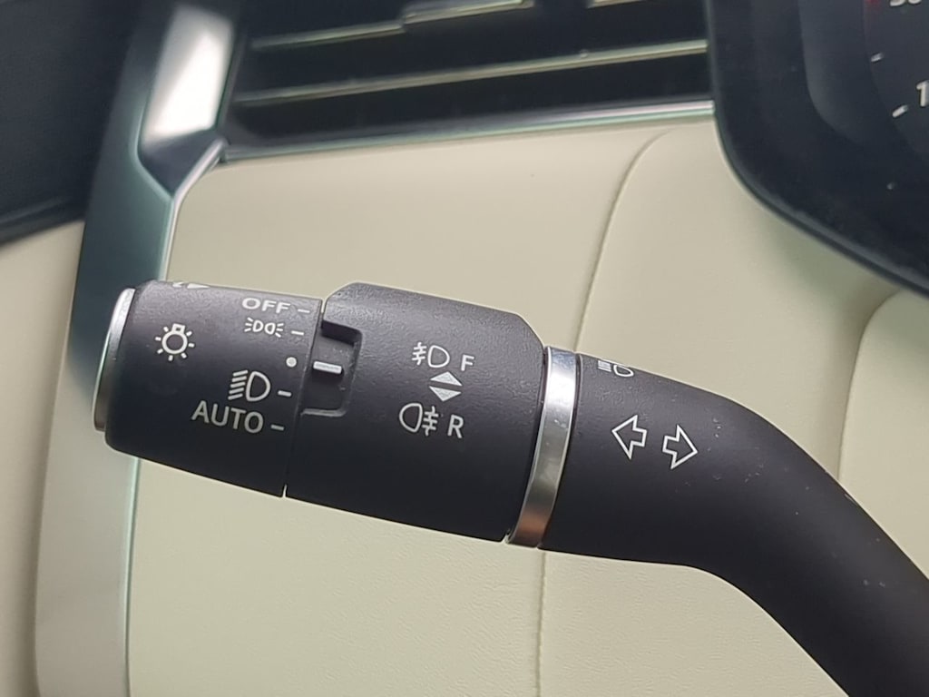 Thumbnail: 2023 Land Rover Range Rover - 14