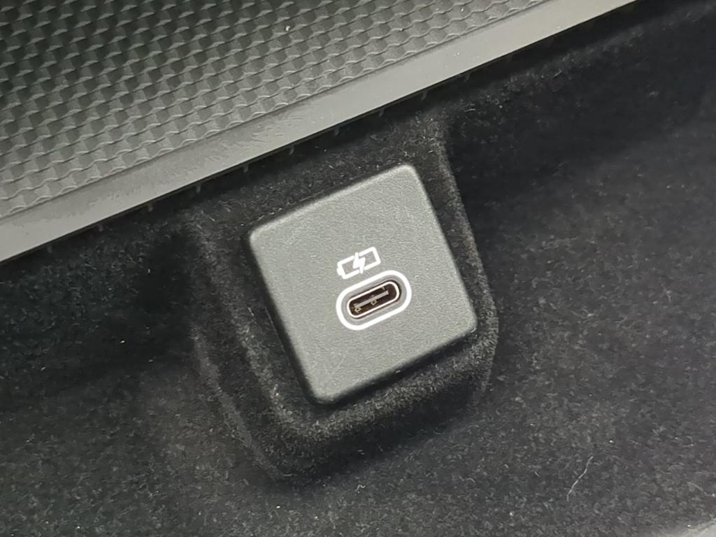 Thumbnail: 2023 Land Rover Range Rover - 39