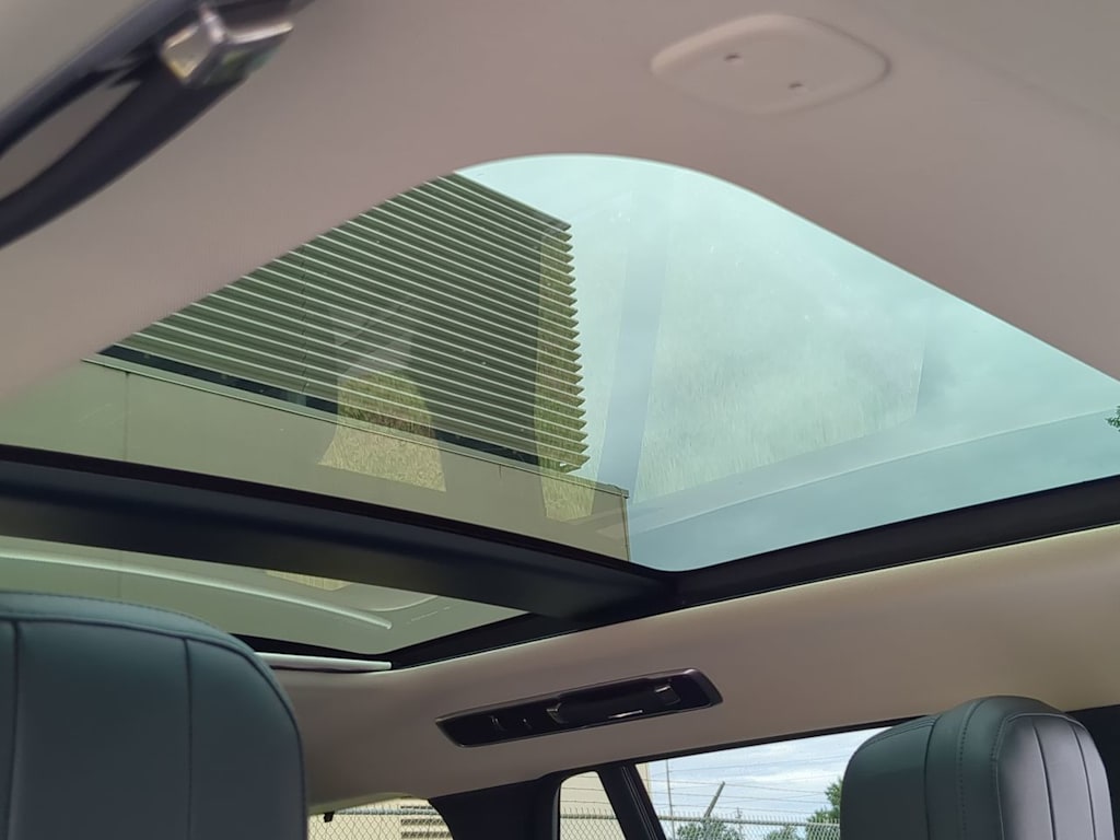 Thumbnail: 2023 Land Rover Range Rover - 28