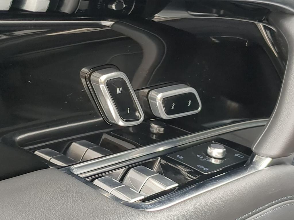 Thumbnail: 2023 Land Rover Range Rover - 27