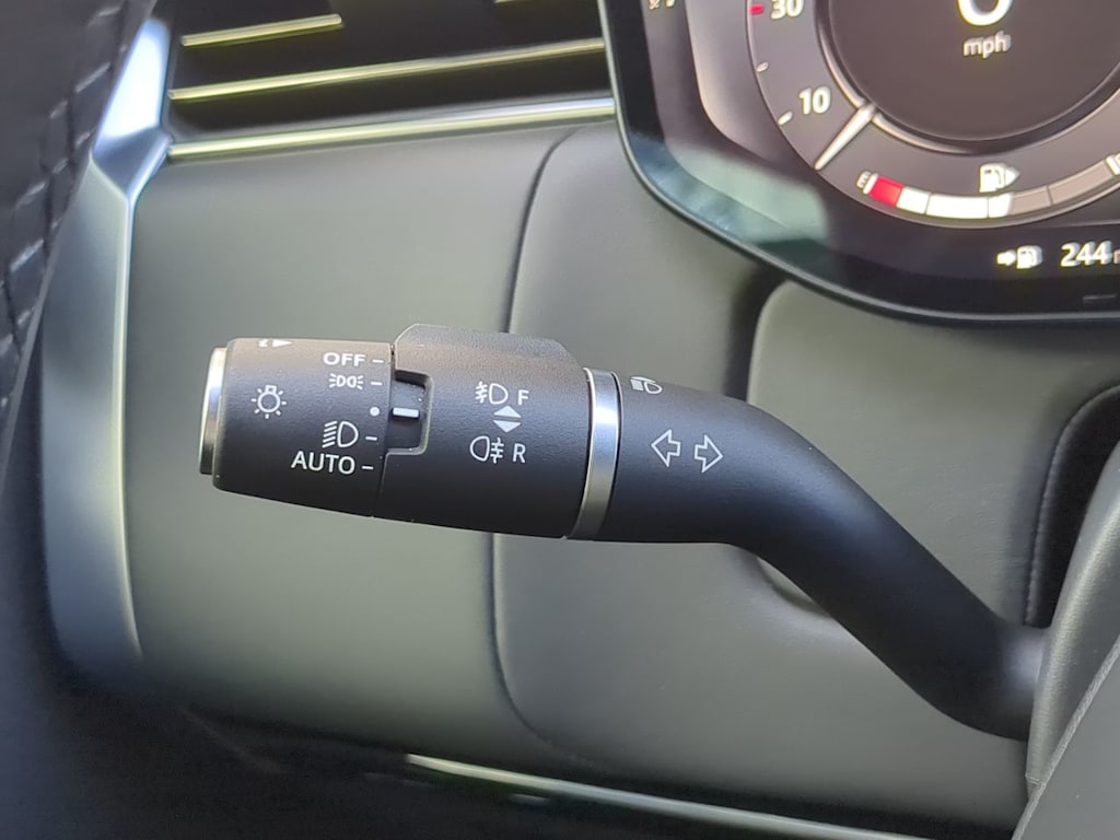 Thumbnail: 2023 Land Rover Range Rover - 32